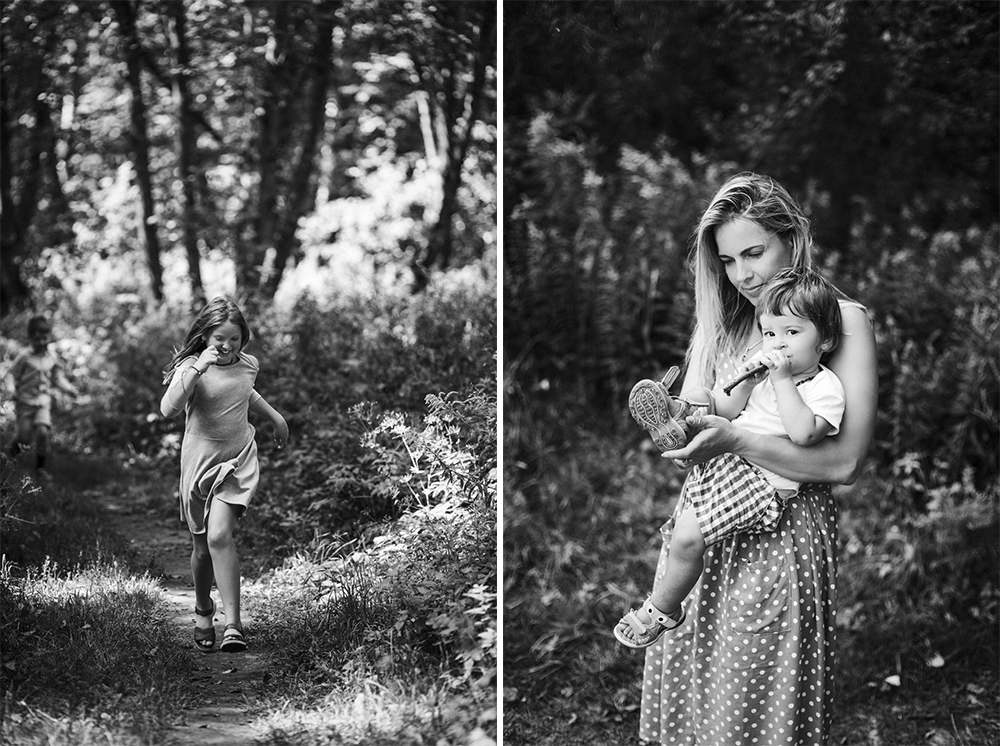 Šeimos fotosesija gamtoje lauke miške pievose Kaunas Kaune vaikai vasara fotografė auksinis kadras